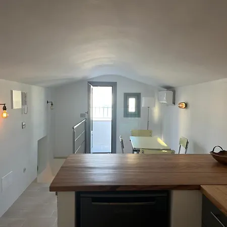 Apartment La Casa In Piazza Cisternino